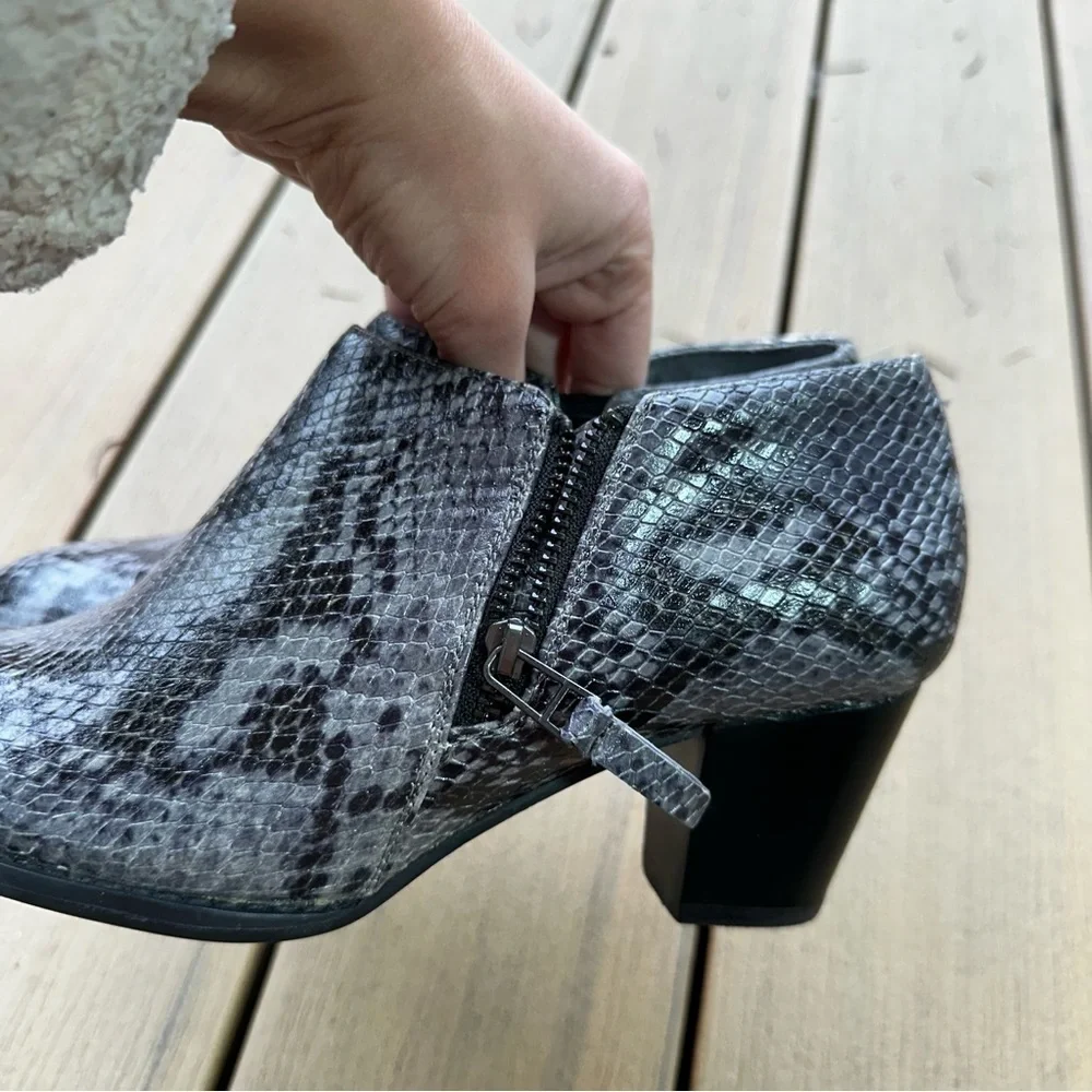 Vionic Taber Snakeskin Print Leather Booties Zip Details Size 6.5 Women’s